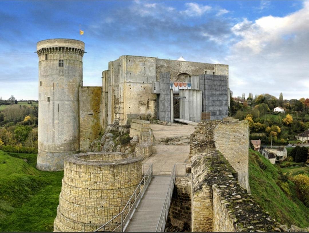 Appartamento La Maison Des Remparts Falaise  Esterno foto