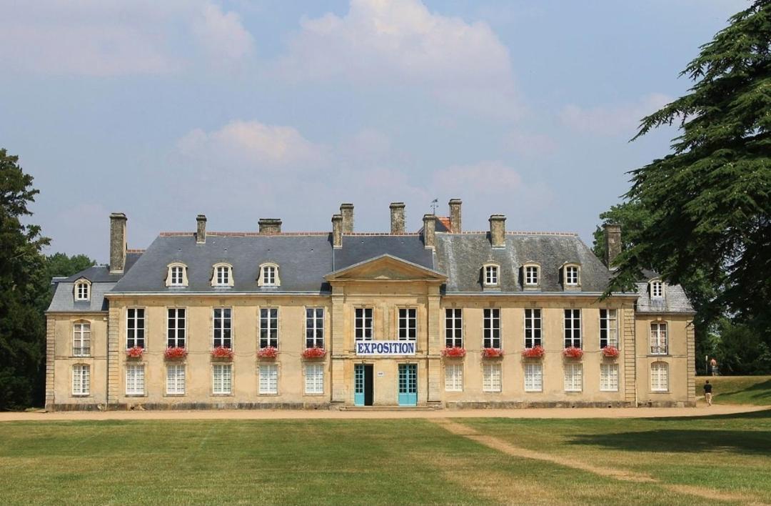 Appartamento La Maison Des Remparts Falaise  Esterno foto