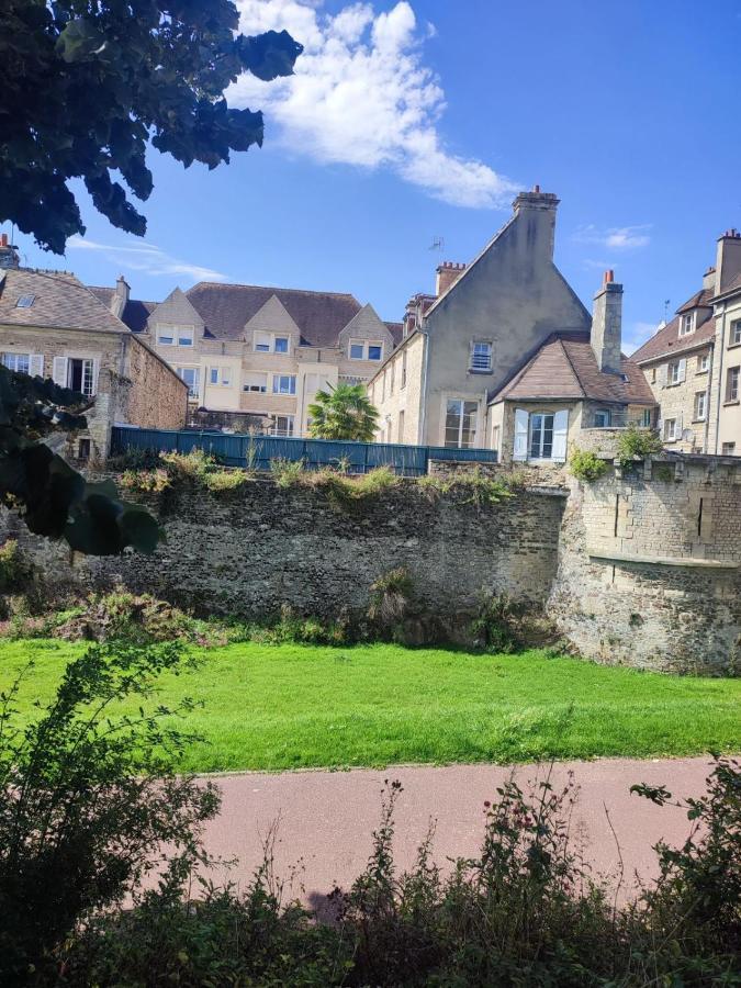 Appartamento La Maison Des Remparts Falaise  Esterno foto